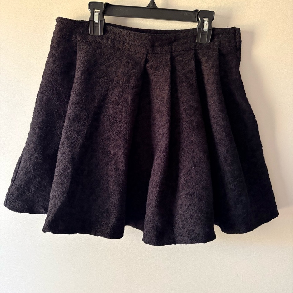 H&M Women’s Size 10 Black Pleated Textured Skirt Heavyweight Soft Goth